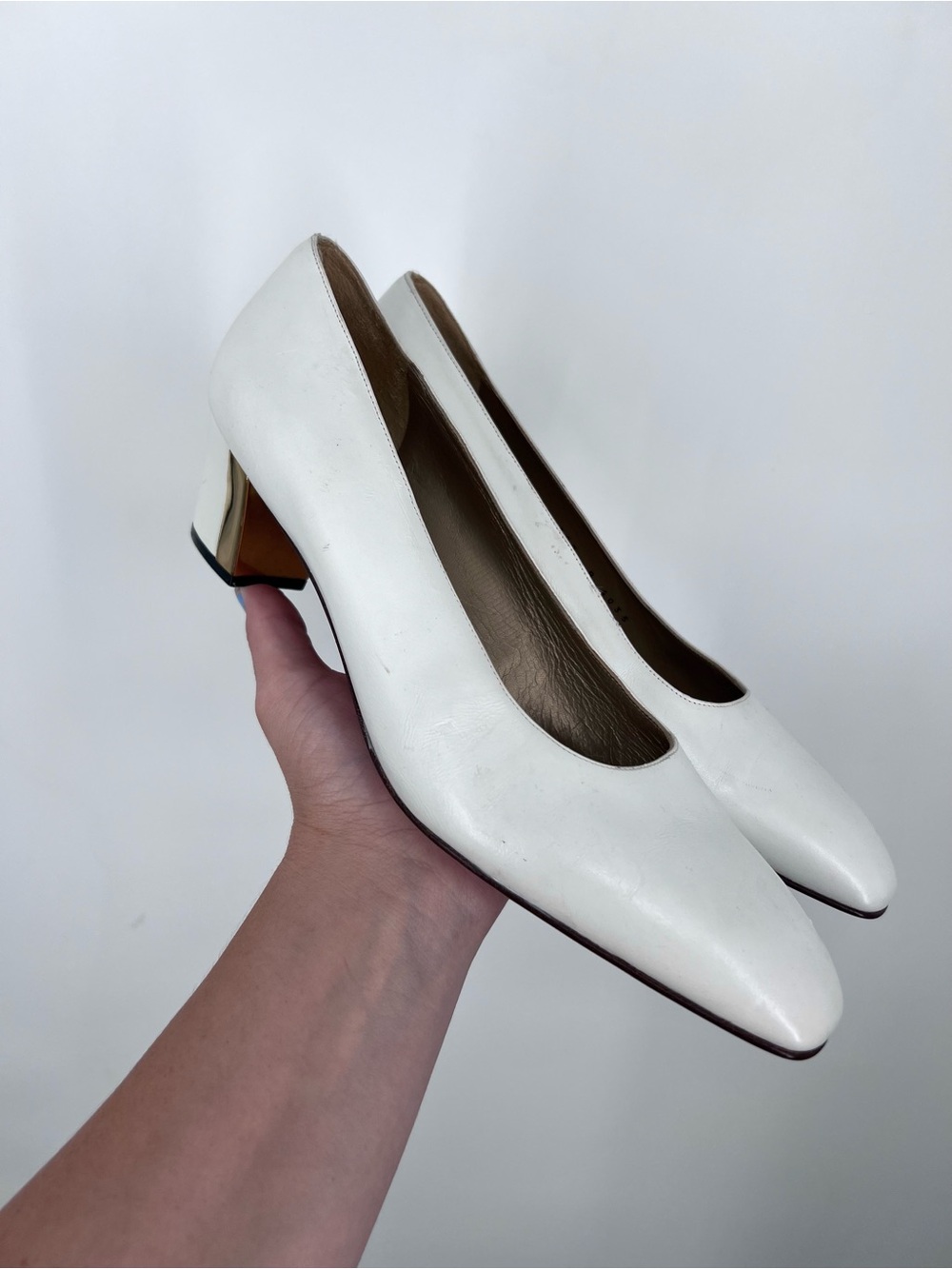 St. John White Leather Gold Accent Pump Heels Extra Narrow 9.5